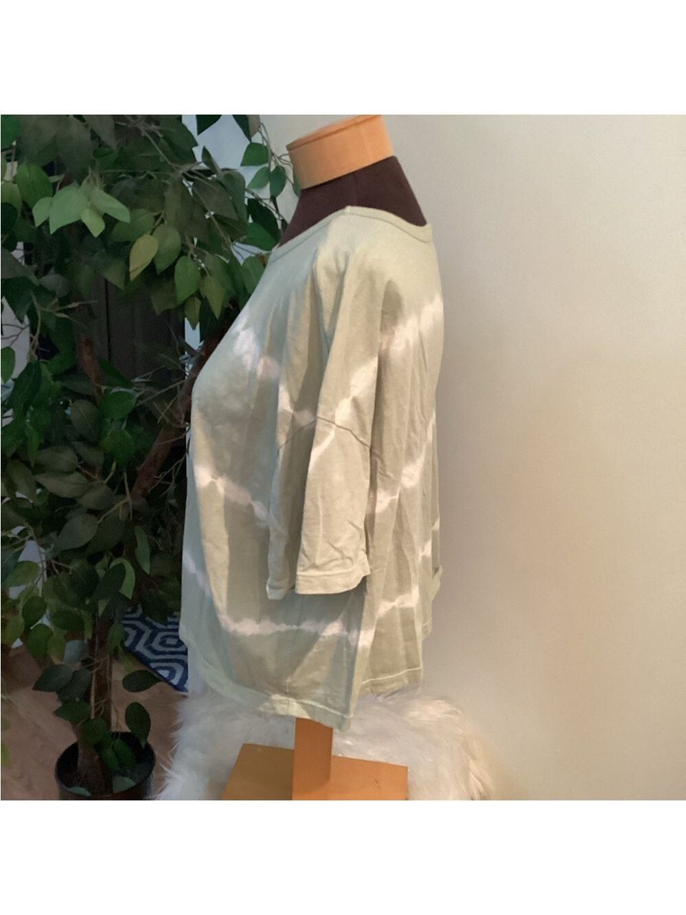 SO cropped short sleeve tee Woman’s Juniors XXL green & white tie dye - Picture 4 of 10